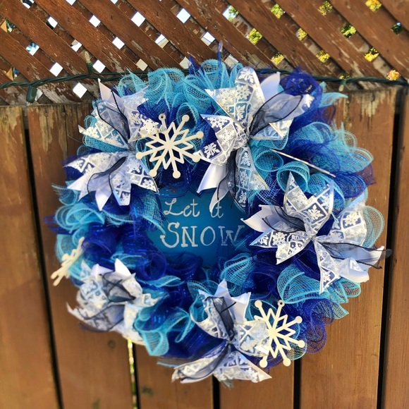 Handmade Let it Snow Snowflake Wreath - Picture 1 of 8